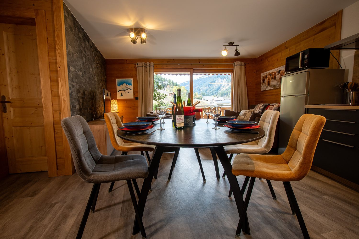 Balcon avec vue montagne à Châtel