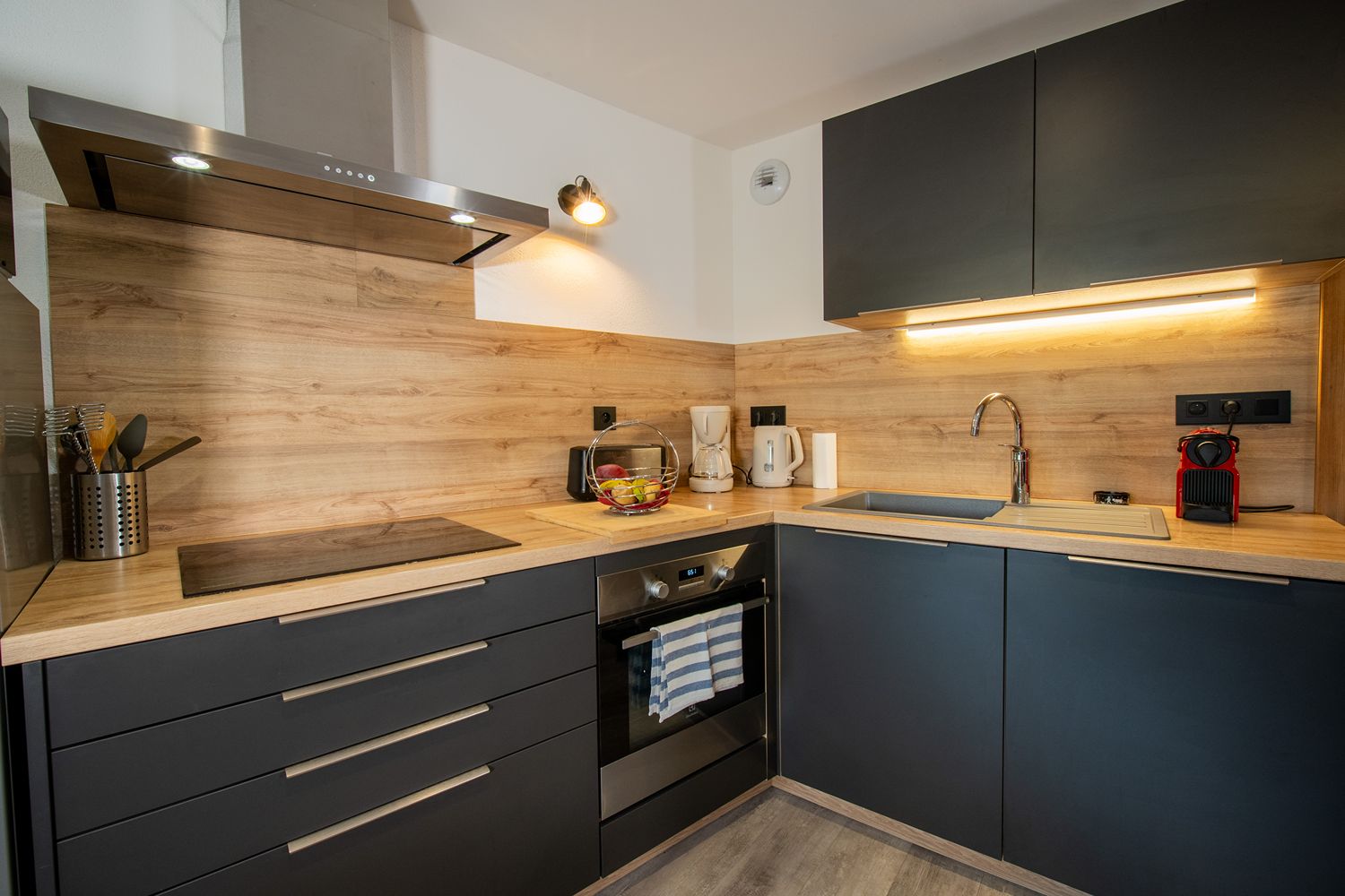 Espace repas de l'appartement à Châtel