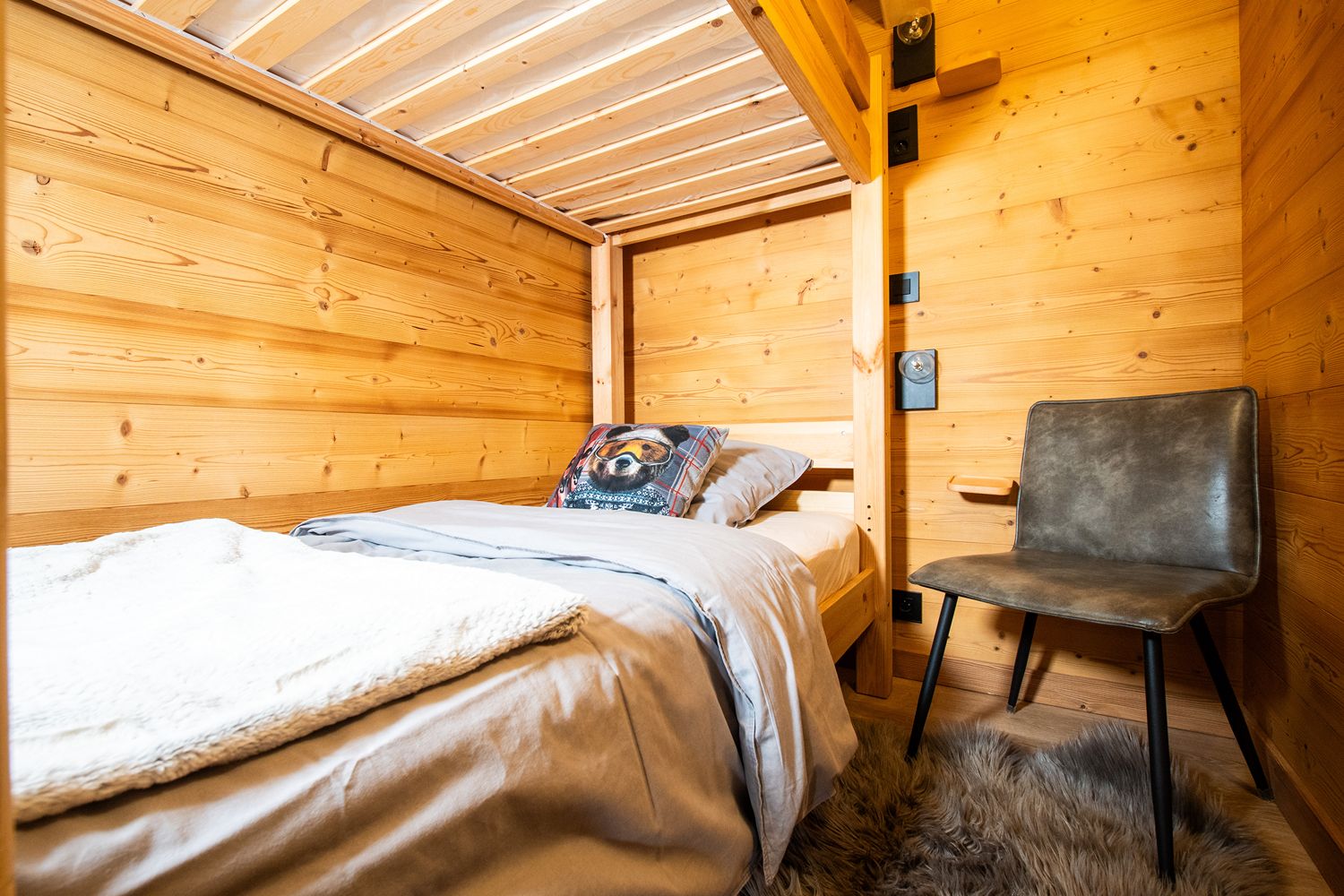 Espace repas de l'appartement à Châtel
