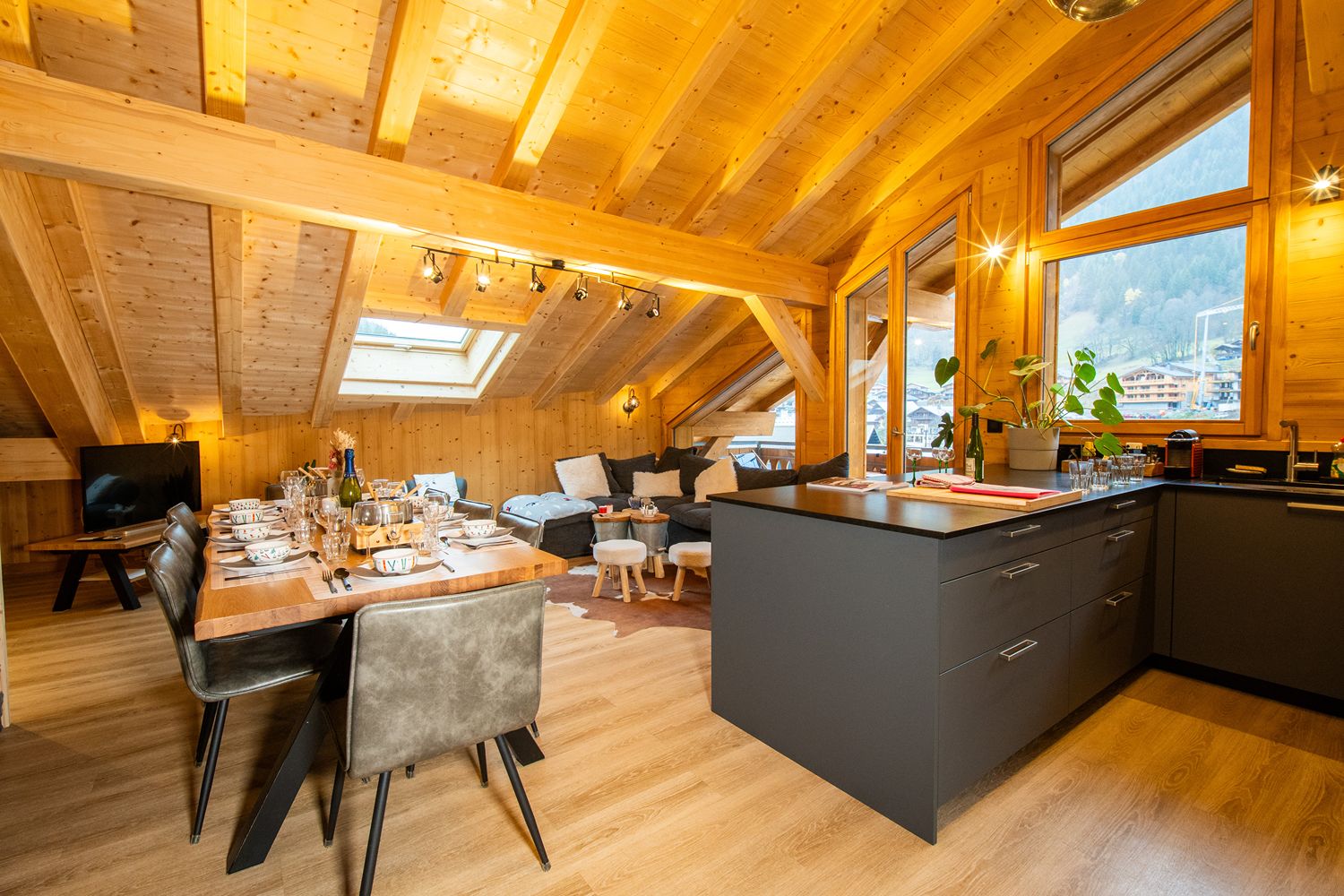 Salle de bain moderne de l'appartement à Châtel