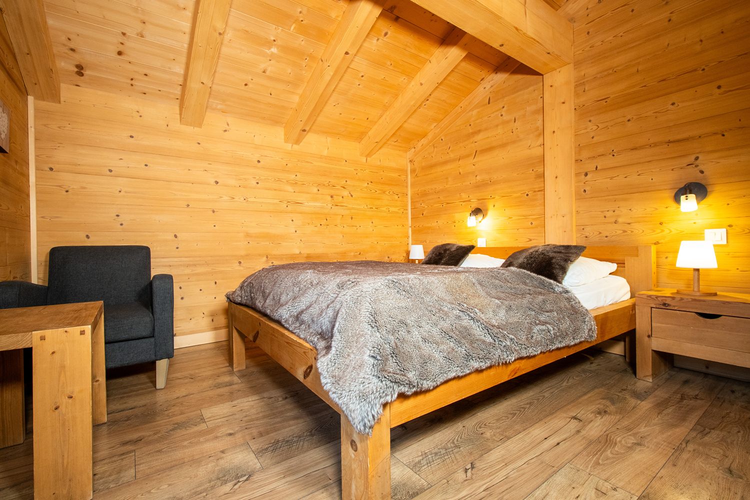 Espace repas de l'appartement à Châtel