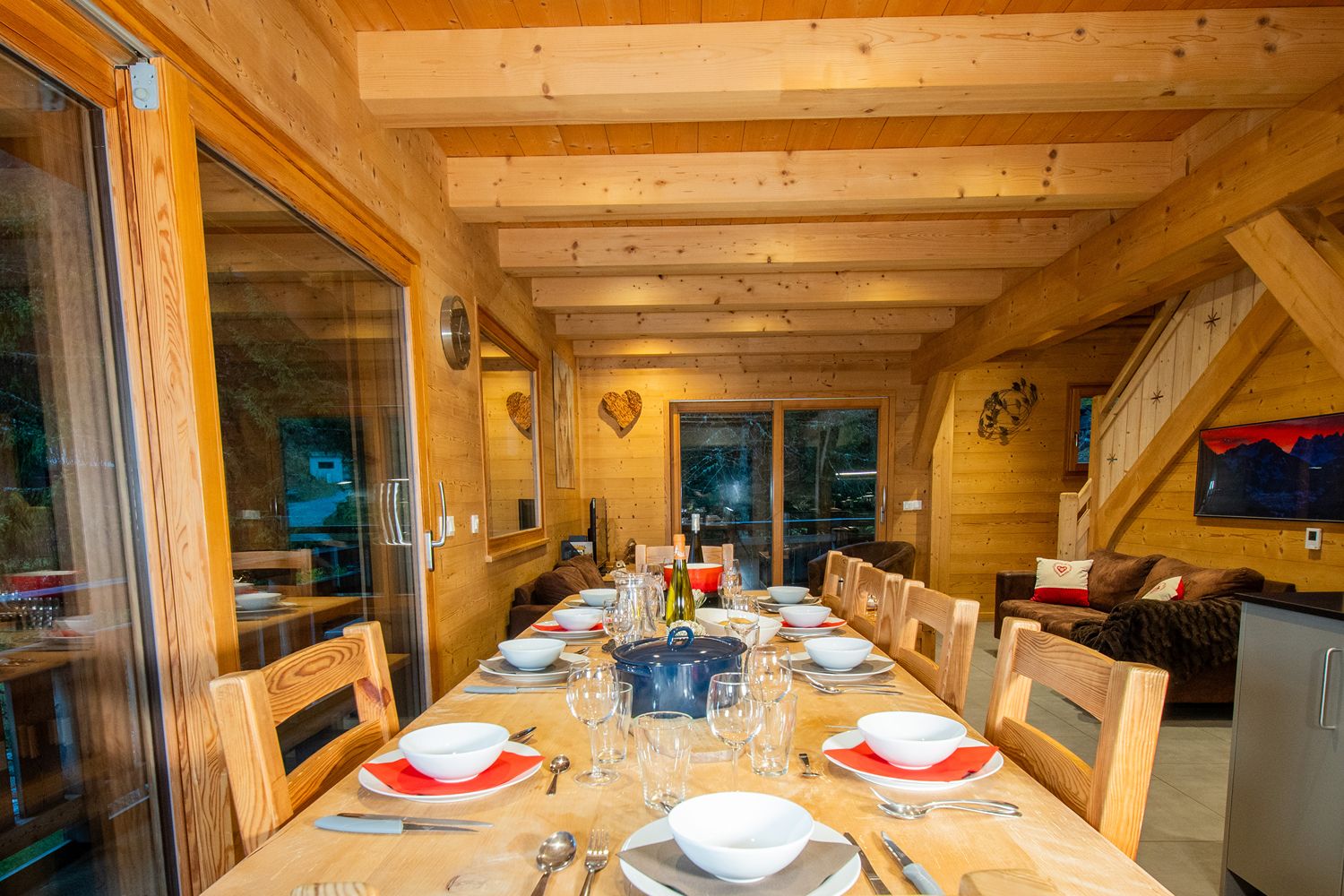 Chambre lumineuse de l'appartement à Châtel